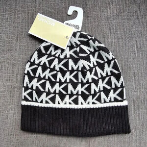 Michael Kors Women`s Bordered MK Logo Cuff Beanie HAT Black & white NWT